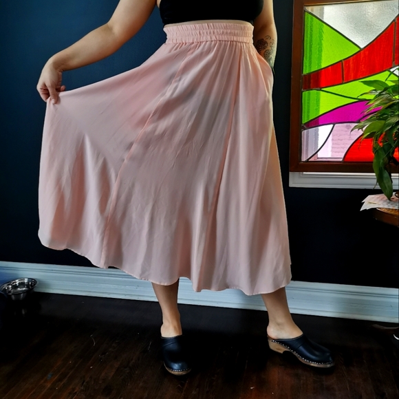 ✨vintage✨ 100% silk midi skirt with pockets! - Picture 1 of 2